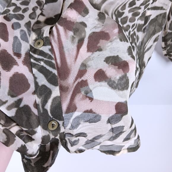Diane Von Furstenberg Silk Leopard Print Button Down Shirt size 0 - Picture 4 of 10